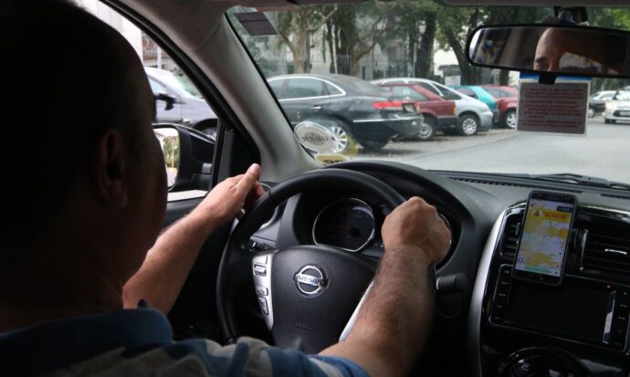 Número de trabalhadores por aplicativos cresce 25,4% em dois anos