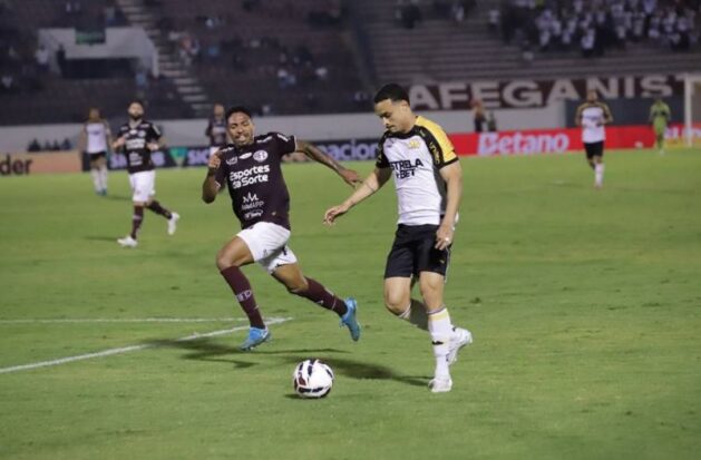 Criciúma com um jogador a menos empata com a Ferroviária e volta ao G4