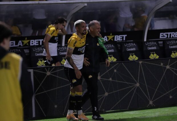 Tigrão vence, e Flamengo aproveita derrota do Palmeiras e volta a igualar na classificação