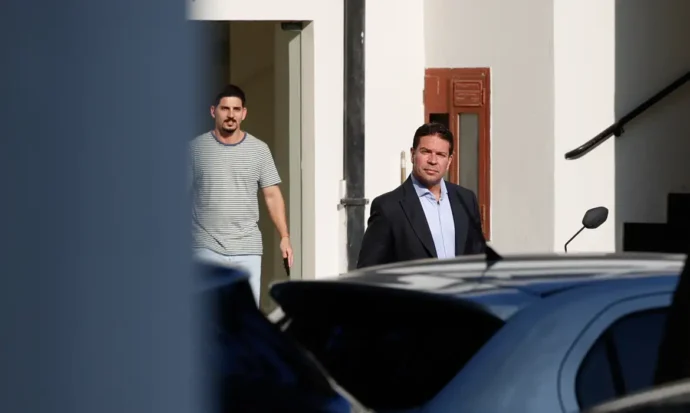 Alexandre de Moraes pede extradição de Ramagem, que fugiu para os EUA