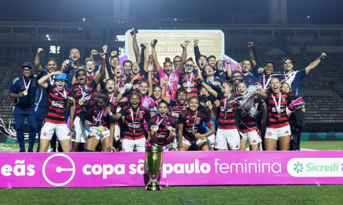 Flamengo goleia Grêmio e conquista Copinha Feminina; Vasco e Corinthians se reencontram para decisão da Copa do Brasil