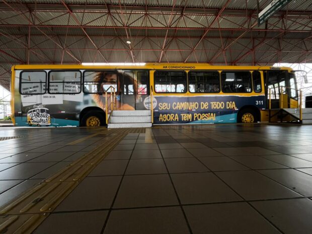 Governo de Criciúma realiza lançamento da quarta edição do projeto A Poesia Vai de ônibus