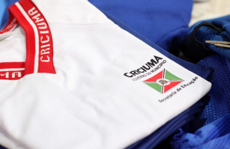 Volta às aulas 2026: Prefeitura de Criciúma iniciará distribuição de uniformes escolares na rede municipal