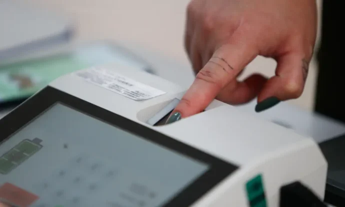 Com novos títulos e regularizações, país ganha mais 1,1 mi eleitores