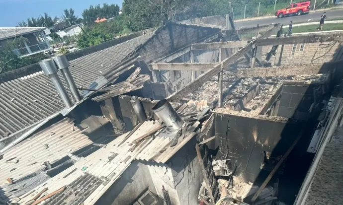 Avião de pequeno porte cai em Capão da Canoa e deixa quatro mortos